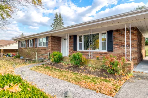 345 Maple Dr SE, Christiansburg, VA 24073