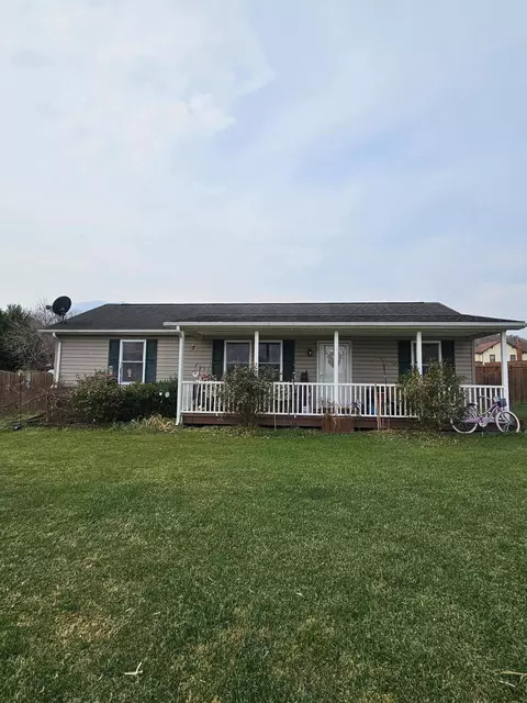 498 Boyd Ave, New Castle, VA 24127
