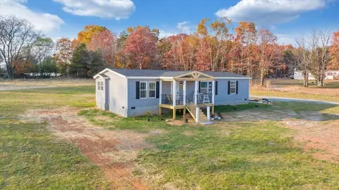 1026 Cattle Call Ln, Moneta, VA 24121