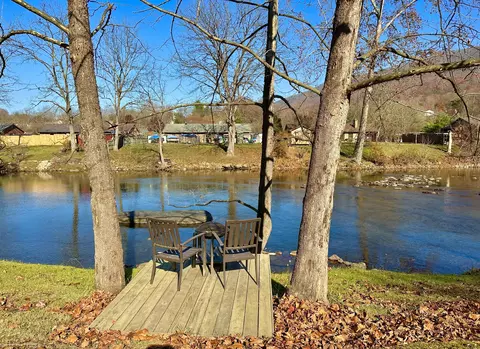 109 N River Rd, Covington, VA 24426