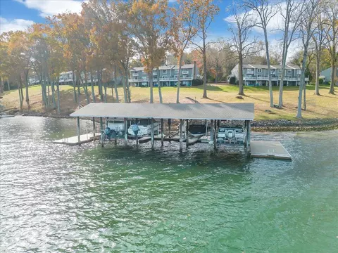 211 Shore Dr #F-3, Moneta, VA 24121