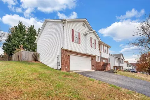 1748 Meadows Rd, Vinton, VA 24179 photo 3