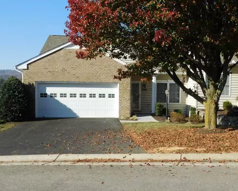 4214 Millcrest Ct, Roanoke, VA 24018
