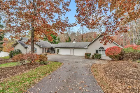 36 Halls Ln, Moneta, VA 24121