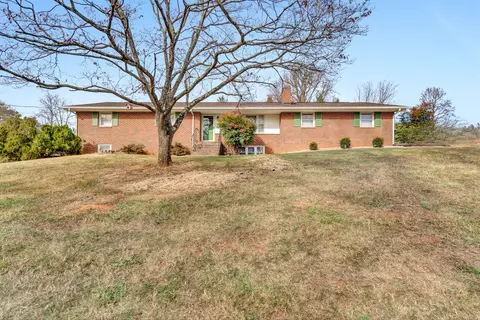 2211 Feather Rd, Vinton, VA 24179