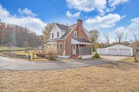 5701 Starkey Rd, Roanoke, VA 24018