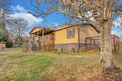 1290 Shoulder Run Dr, Moneta, VA 24121