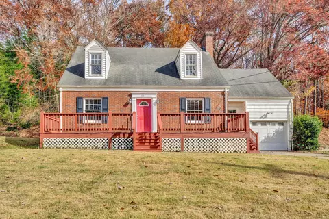 807 Indian Trl, Martinsville, VA 24112