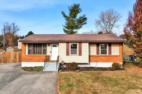2227 Inge Cir, Salem, VA 24153
