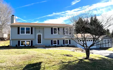 6540 Forest View Rd, Roanoke, VA 24018