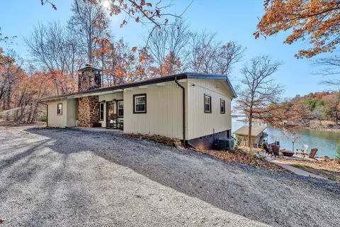 1341 Alpha Dr, Huddleston, VA 24104