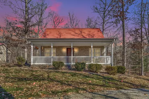 5105 Hall Rd, Catawba, VA 24070
