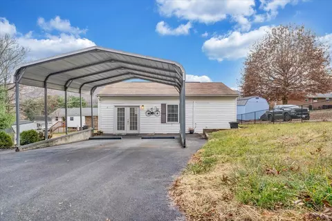 495 3rd St, Buchanan, VA 24066 photo 2