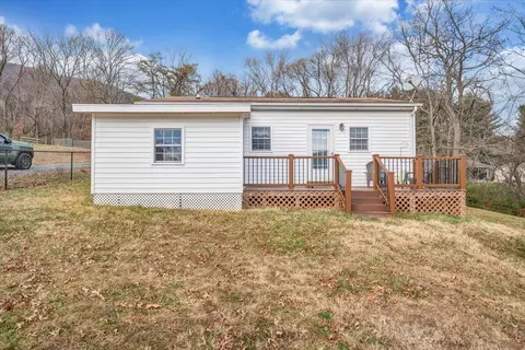 495 3rd St, Buchanan, VA 24066