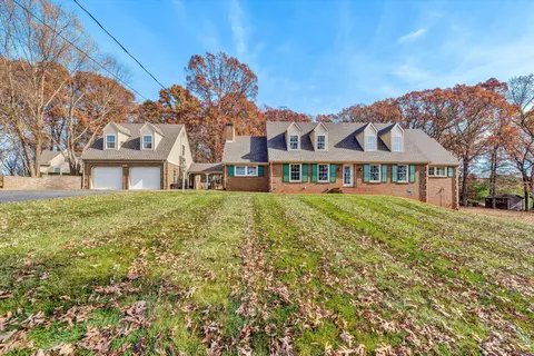 320 Hilltop Dr, Rocky Mount, VA 24151