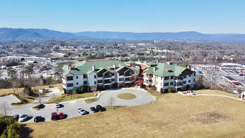 5452 The Peaks Dr, Roanoke, VA 24018 photo 2