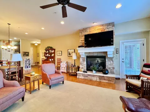 5452 The Peaks Dr, Roanoke, VA 24018 photo 15