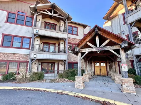 5452 The Peaks Dr, Roanoke, VA 24018