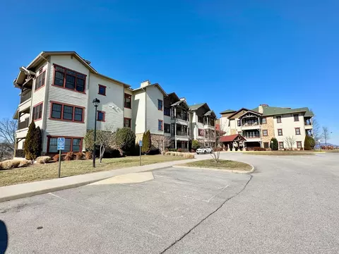 5452 The Peaks Dr, Roanoke, VA 24018 photo 3