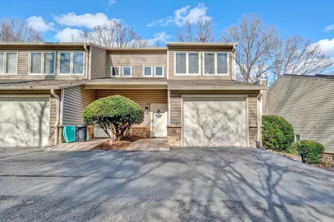 110 Windlass Pointe Dr, Moneta, VA 24121