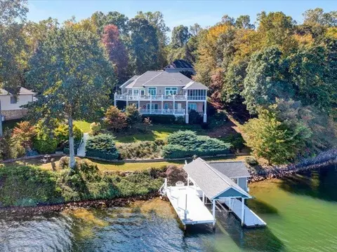 494 Channelview Dr, Moneta, VA 24121