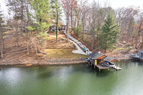 239 Hales Point Dr, Moneta, VA 24121