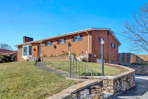 2648 Jackson Dr, Salem, VA 24153