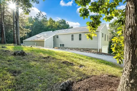 207 Huntingwood Ln, Fincastle, VA 24090