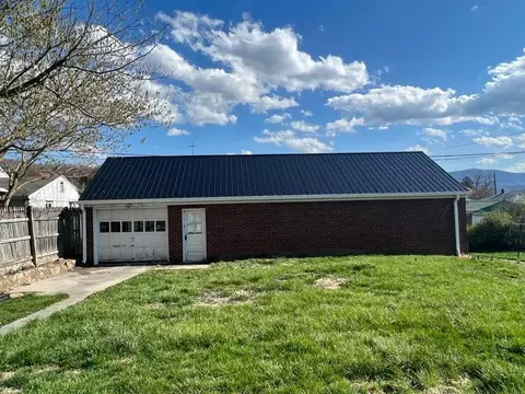 343 E Fudge St, Covington, VA 24426 photo 6