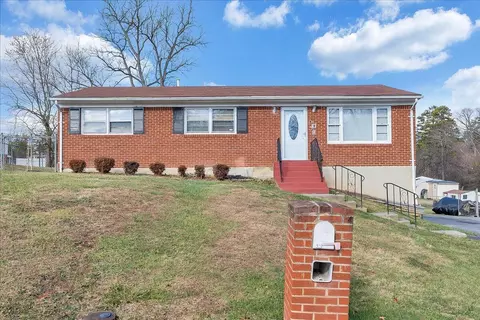 2074 Fairhope Rd NW, Roanoke, VA 24017