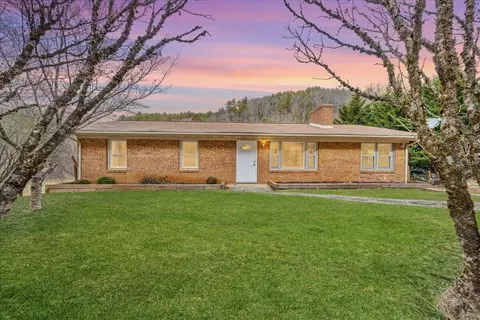 960 Sowers Rd NE, Floyd, VA 24091