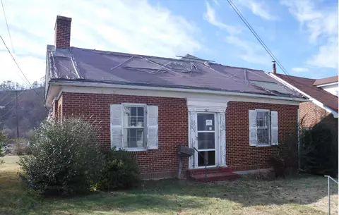 202 N Marion Ave, Covington, VA 24426