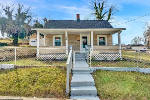 419 E Lee Ave, Vinton, VA 24179