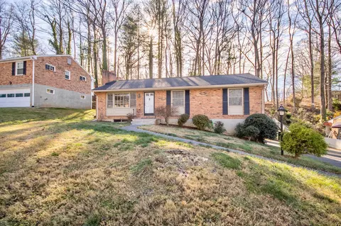 4116 Woodvale Dr, Roanoke, VA 24018
