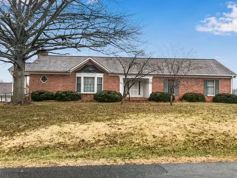 104 Woodcreek Rd, Bedford, VA 24523