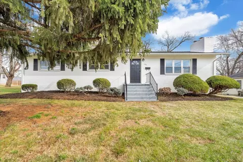 104 Wilson St, Salem, VA 24153