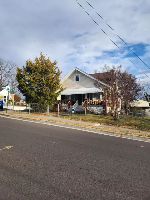 1421 14th St NW, Roanoke, VA 24017