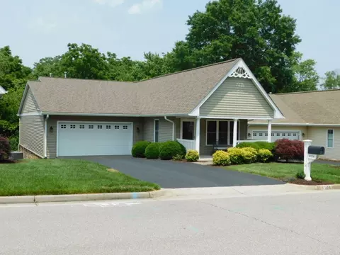 8134 Golden Oak Ln, Roanoke, VA 24019