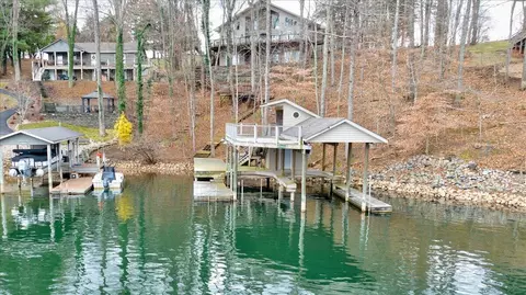 245 Travers Ln, Moneta, VA 24121