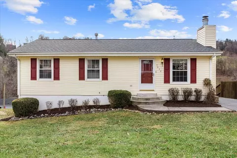 5632 Green Meadow Rd, Roanoke, VA 24018