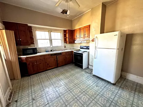 316 E Oak St, Covington, VA 24426 photo 8