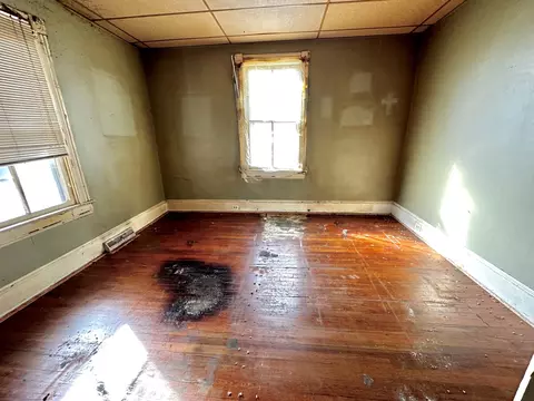 316 E Oak St, Covington, VA 24426 photo 4