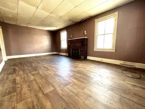 316 E Oak St, Covington, VA 24426 photo 2