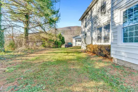 Exterior - 363 Lowe St, Buchanan, VA 24066 photo 3 of 10