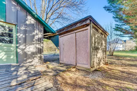 Exterior - 363 Lowe St, Buchanan, VA 24066 photo 8 of 10