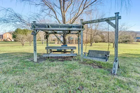 Exterior - 363 Lowe St, Buchanan, VA 24066 photo 9 of 10