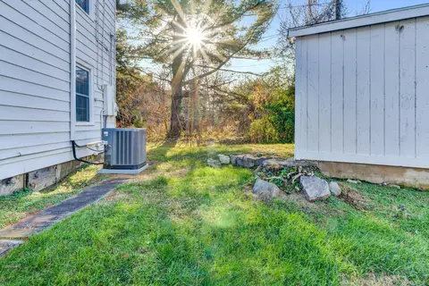 Exterior - 363 Lowe St, Buchanan, VA 24066 photo 4 of 10
