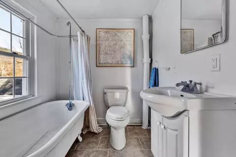 Bath - 363 Lowe St, Buchanan, VA 24066 photo 2 of 2