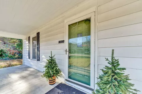 Exterior - 363 Lowe St, Buchanan, VA 24066 photo 2 of 10