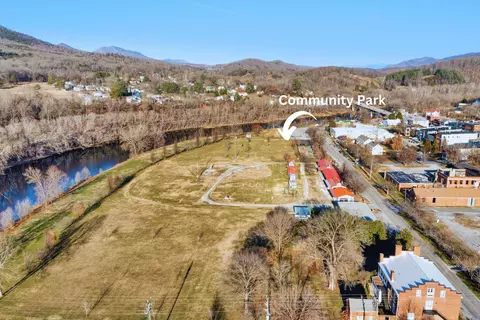 View/Area - 363 Lowe St, Buchanan, VA 24066 photo 9 of 10